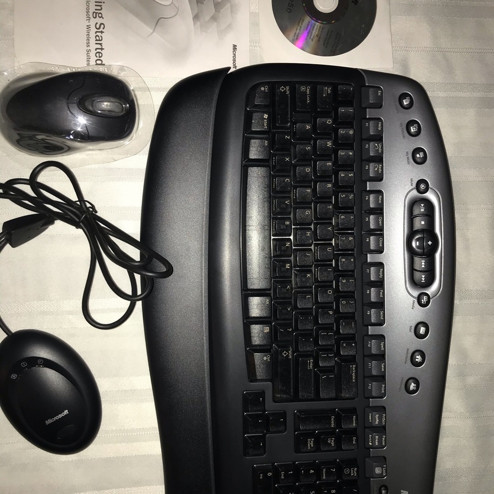 Microsoft key board with wireless mouse